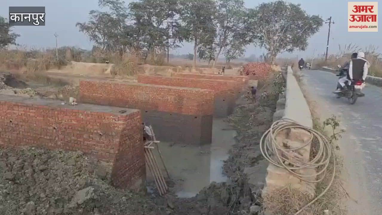 building of the under-construction Saadh Canal Bridge collapsed, injuring a worker