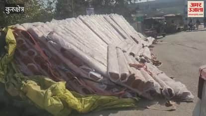 truck loaded with plywood overturned at the Pehowa Road crossing in Kurukshetra, a major accident was averted.