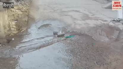 Thousands of liters of water are being wasted every day due to pipeline leakage