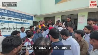 Kamal Ahmed, enraged over the fertilizer crisis, submitted a memorandum.