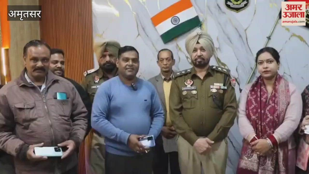 Amritsar police found lost mobile phones and returned them to their owners