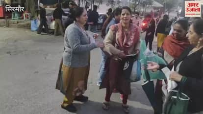 Sirmour Rotary Club Nahan Sangini distributed cloth bags to people free of cost