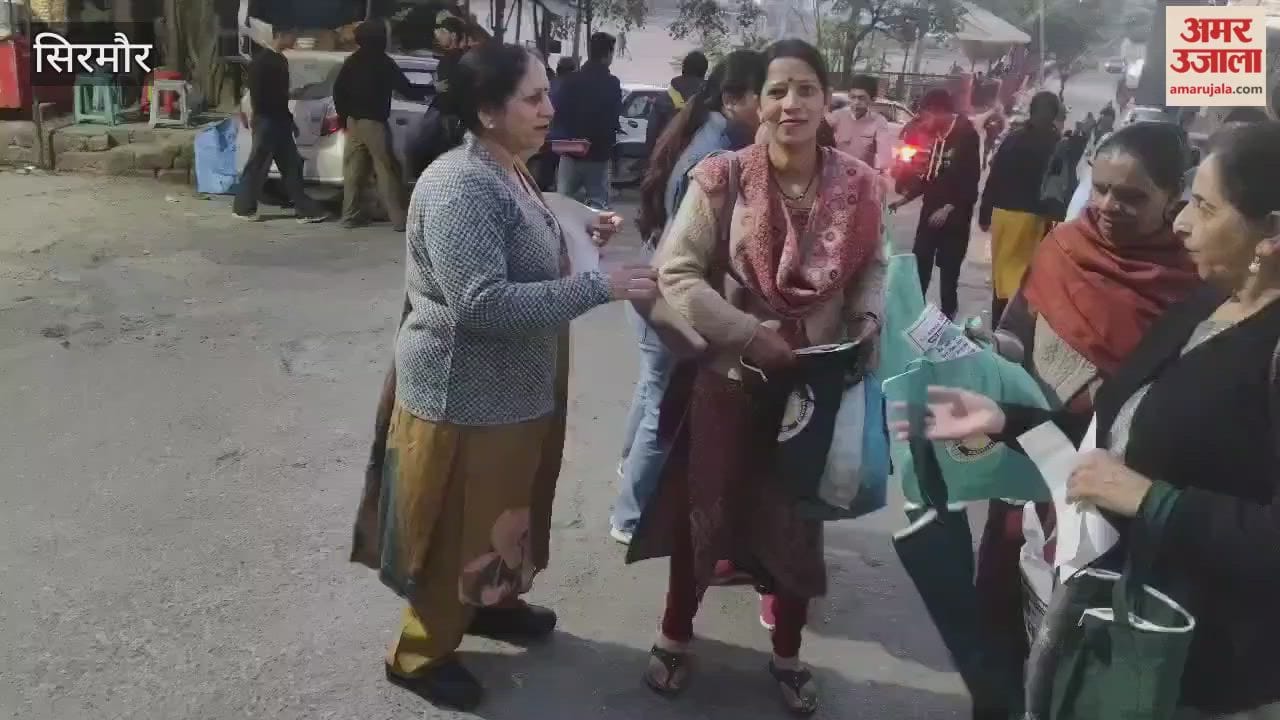 Sirmour Rotary Club Nahan Sangini distributed cloth bags to people free of cost