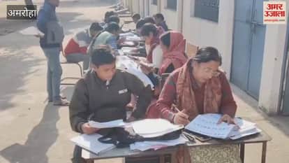 Only a handful of people arrived to fill out and submit the SIR forms