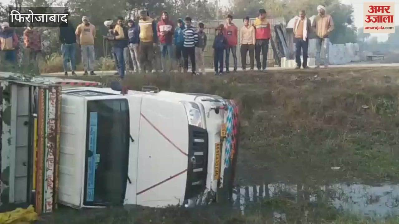 vehicle returning after unloading straw overturned in ditch