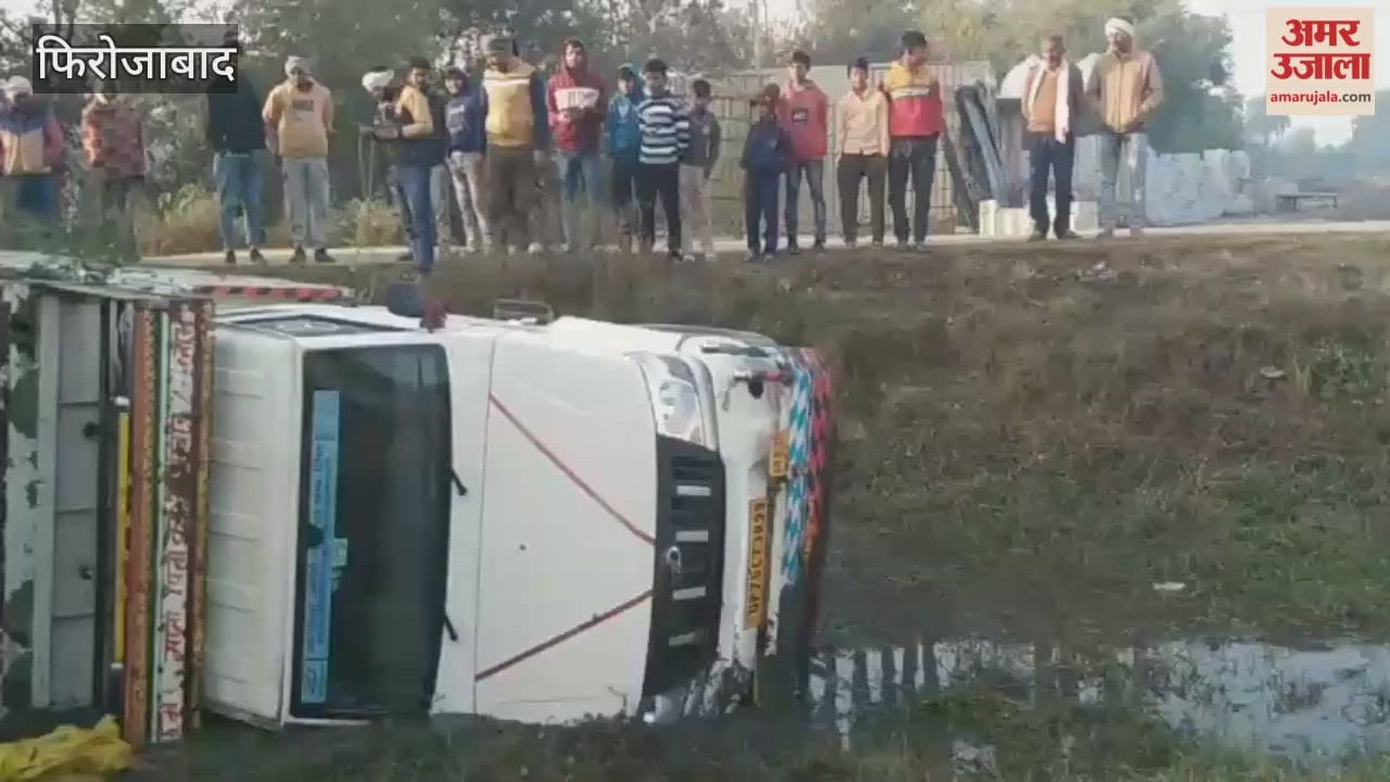vehicle returning after unloading straw overturned in ditch