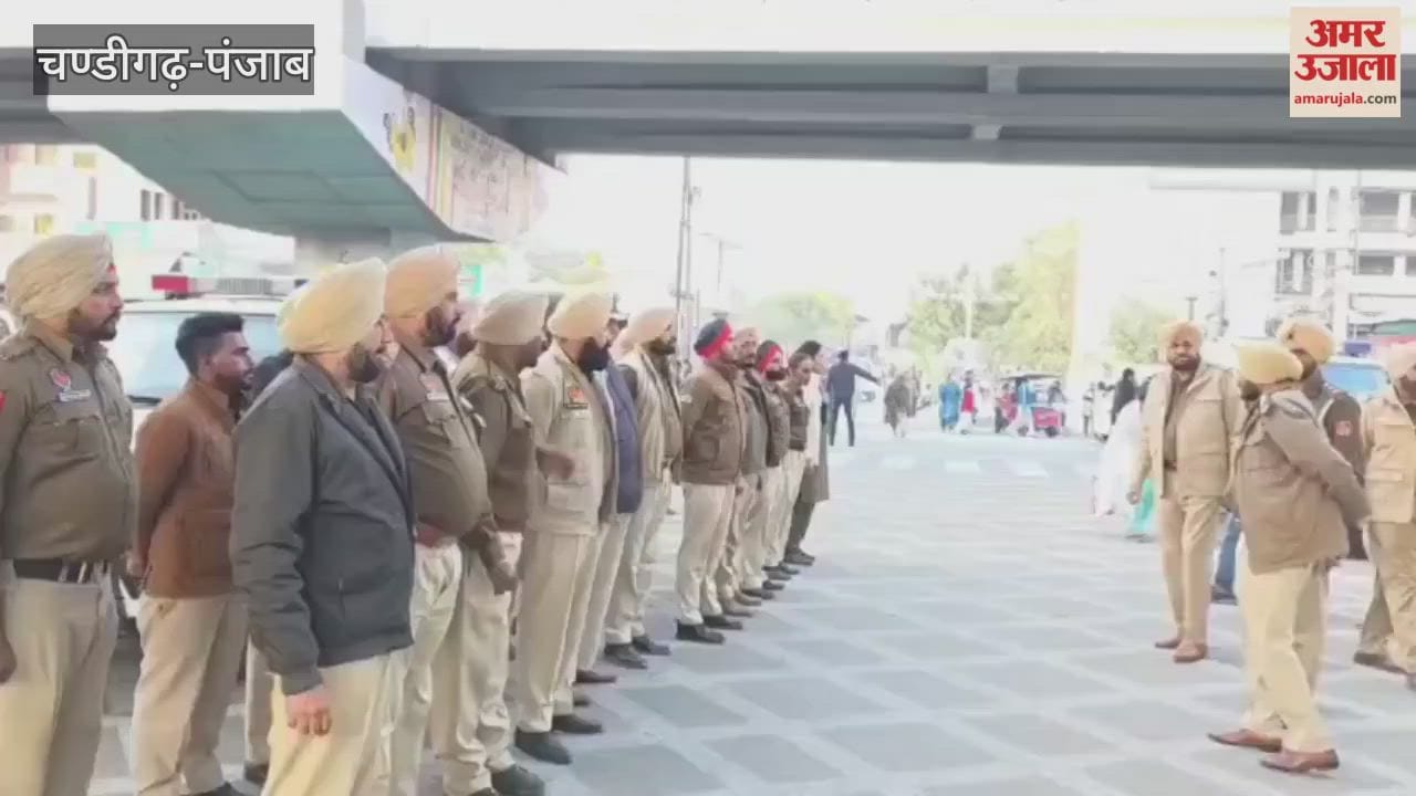 Moga police conduct flag march ahead of District Council and Block Committee elections