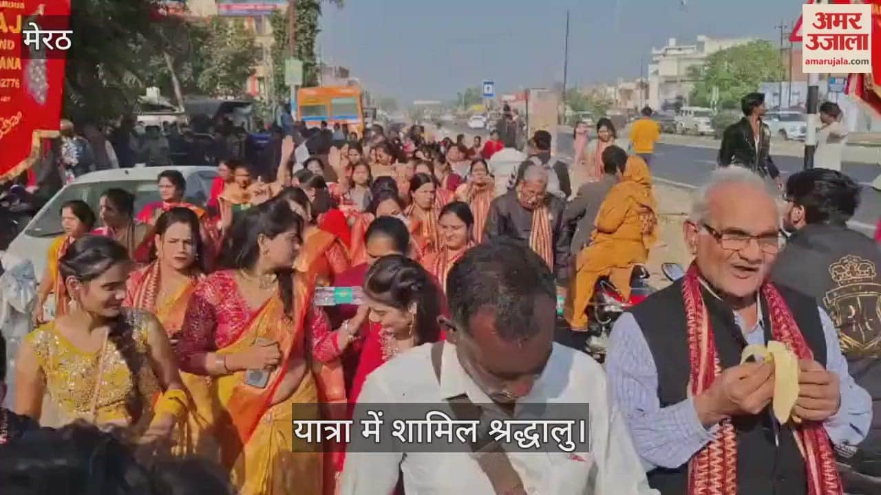 Lord Neminath's Rath Yatra was carried out with great pomp and show.