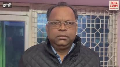 Jhansi: SIC Dr. Sachin Mahur giving information on the child swapping case