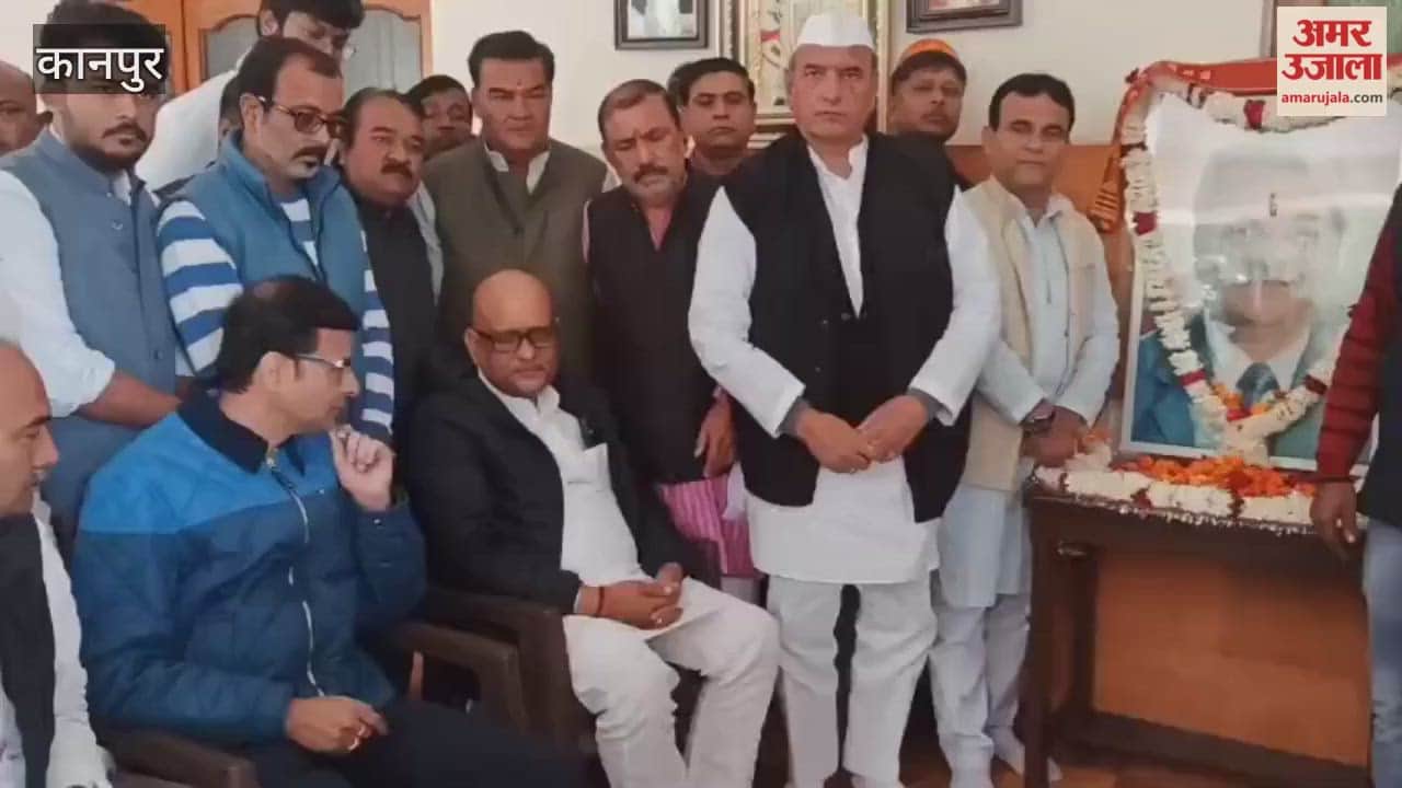 Kanpur: Congress State President visits Shriprakash's home to pay tribute