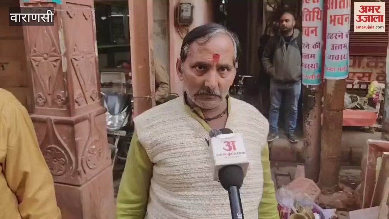 truck rammed into chandraghanta temple gate in varanasi