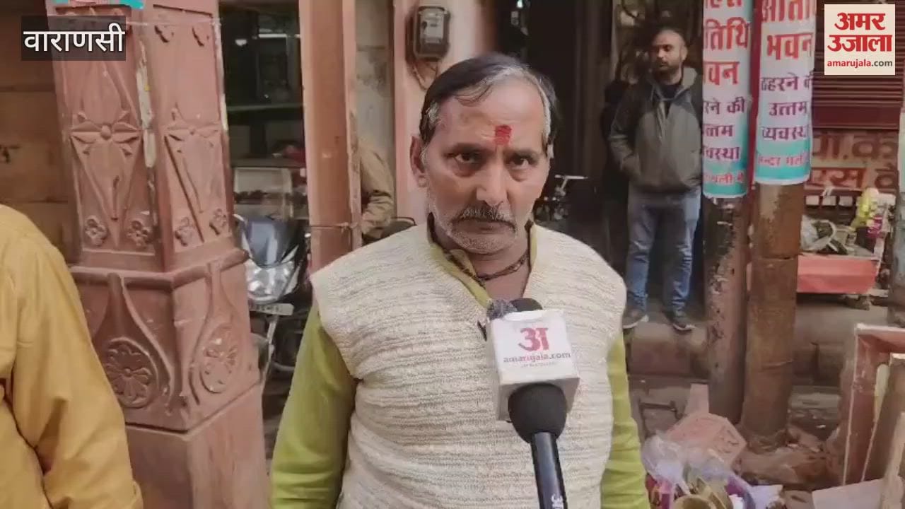 truck rammed into chandraghanta temple gate in varanasi