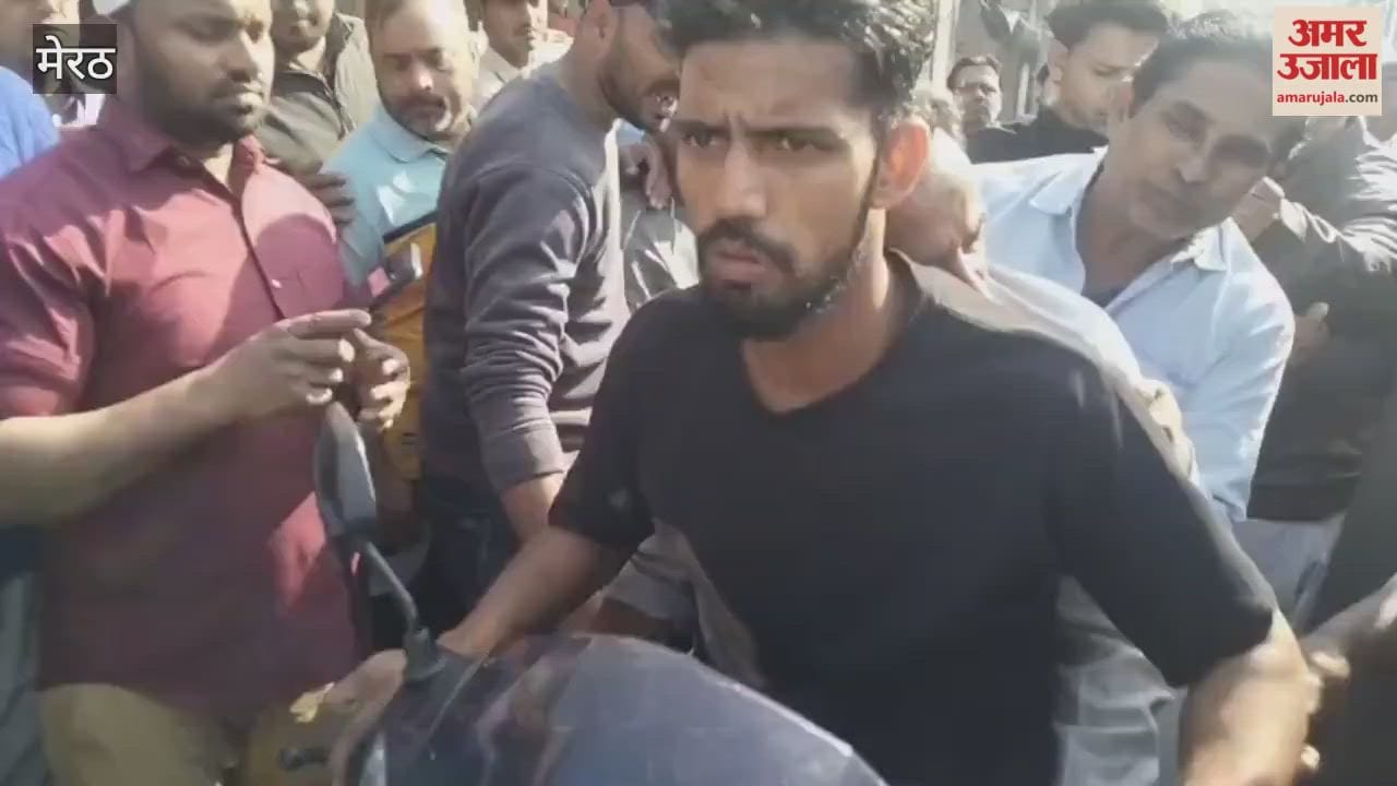 Meerut: A heated argument broke out between the team that arrived to remove encroachments and the traders at Hapur Adda intersection