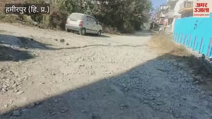 Hamirpur The connecting road to Himuda Colony is in a bad condition with potholes everywhere, making commuting difficult