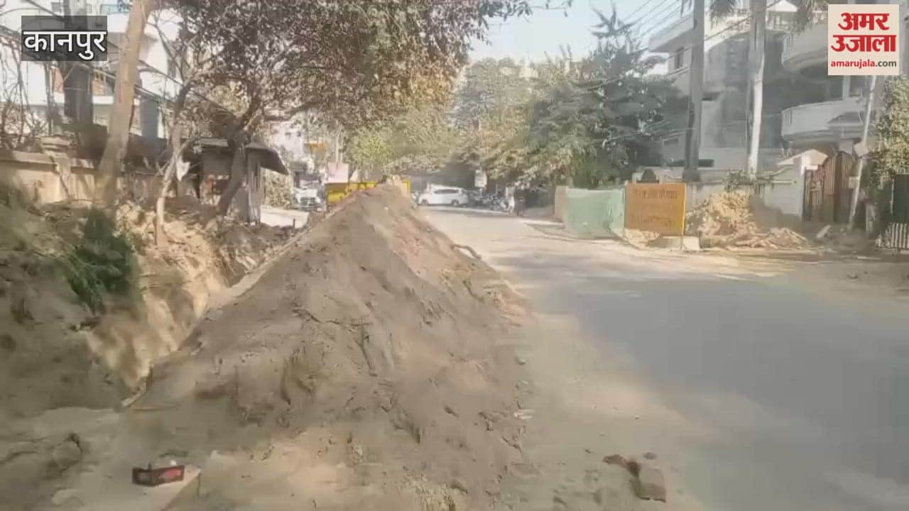 Road dug up in Swaroop Nagar, no barricades installed, risk of accidents