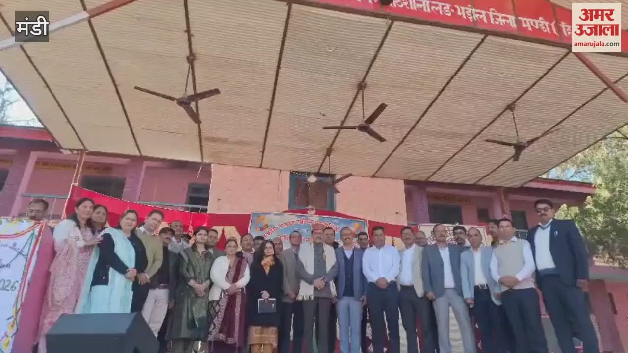 Mandi Former Congress Secretary Jeevan Thakur attended the annual function of Ladbhadol School and honoured the meritorious students