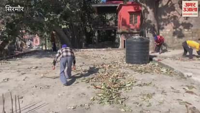 Sirmour NSS volunteers of Shamsher School did the cleaning