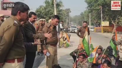 Employees of Rohtak PGI gheraoed the Chief Minister's residence in Kurukshetra, demanding to be included in the skill development program.