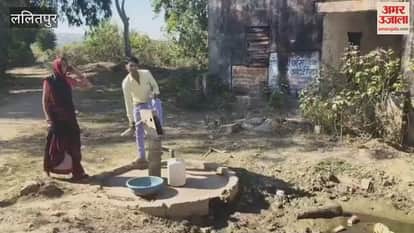 Lalitpur: A hand pump has been lying defunct for the last six months in Mandon village of Birdha development block.