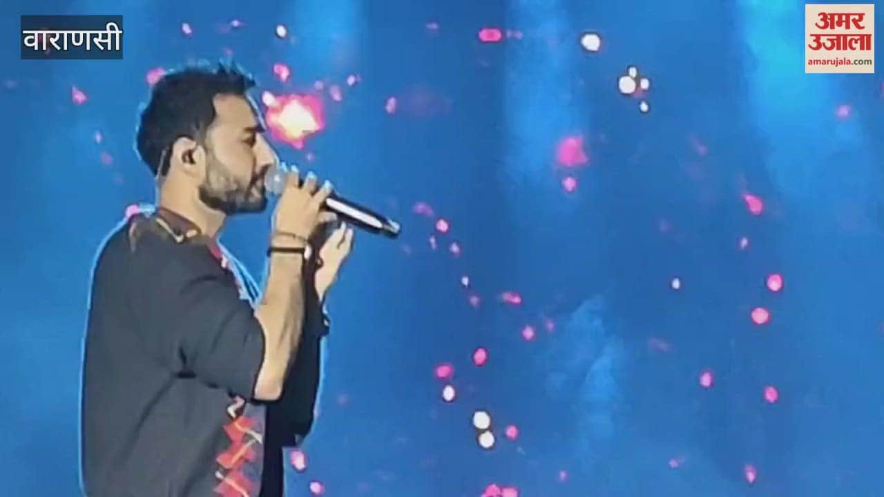 Banaras residents flocked to listen to lyricist Paresh Pahuja