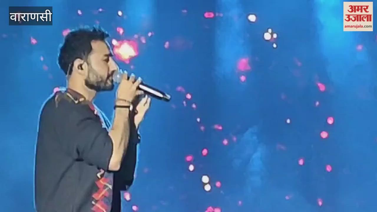 Banaras residents flocked to listen to lyricist Paresh Pahuja