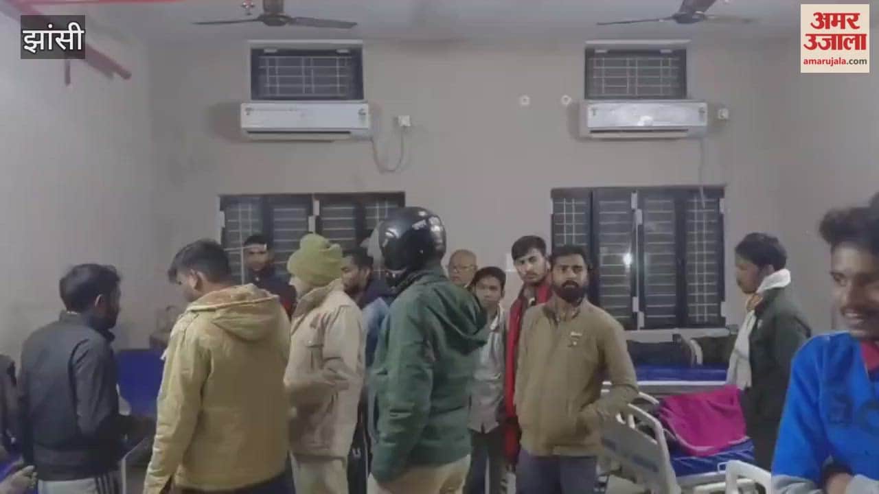 Jhansi: A passenger-laden auto-rickshaw and an Eco car collided head-on, injuring four, with two in critical condition.