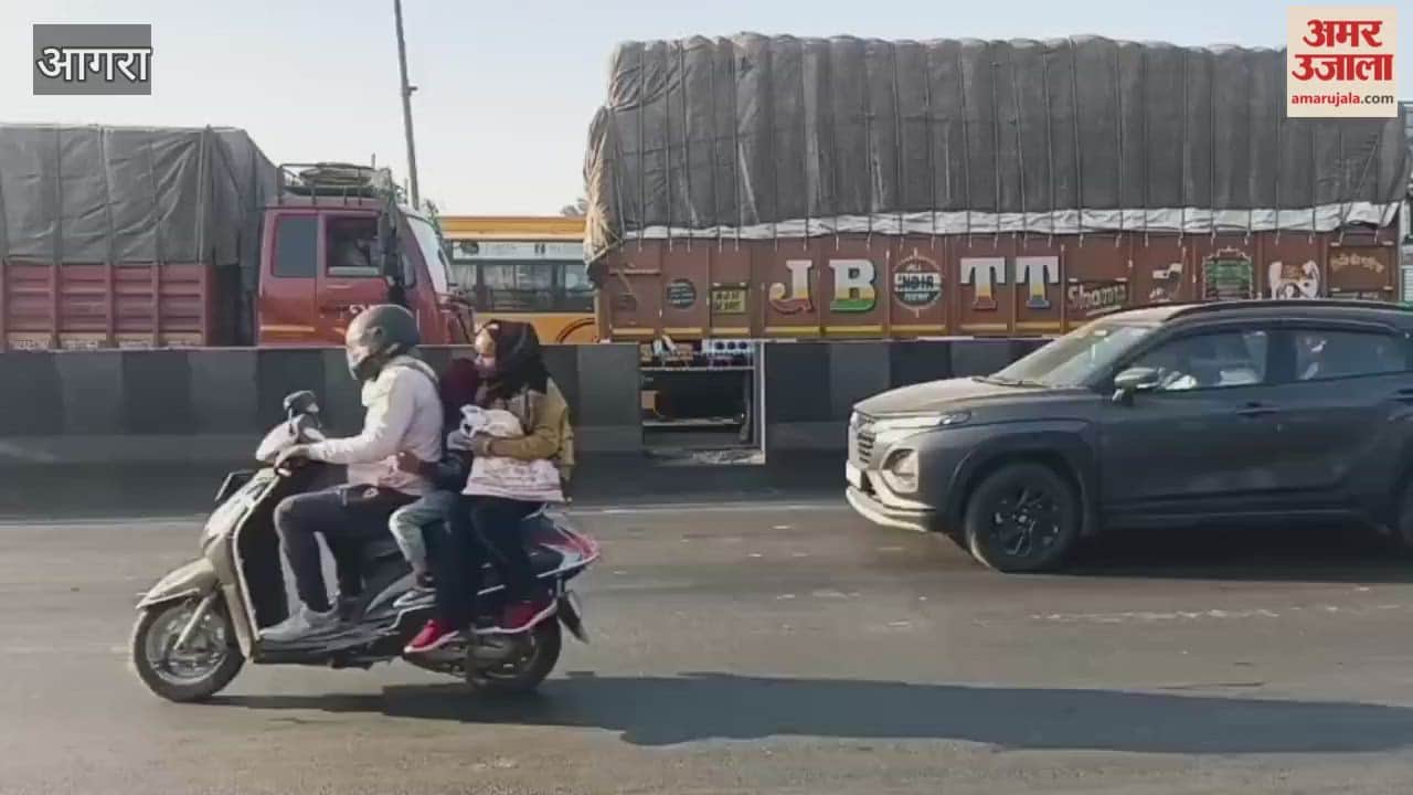 Traffic jam due to vehicle breakdown on Rambagh bridge