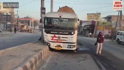 stray animal in Tohana, Fatehabad caused a dumper to climb onto the footpath.