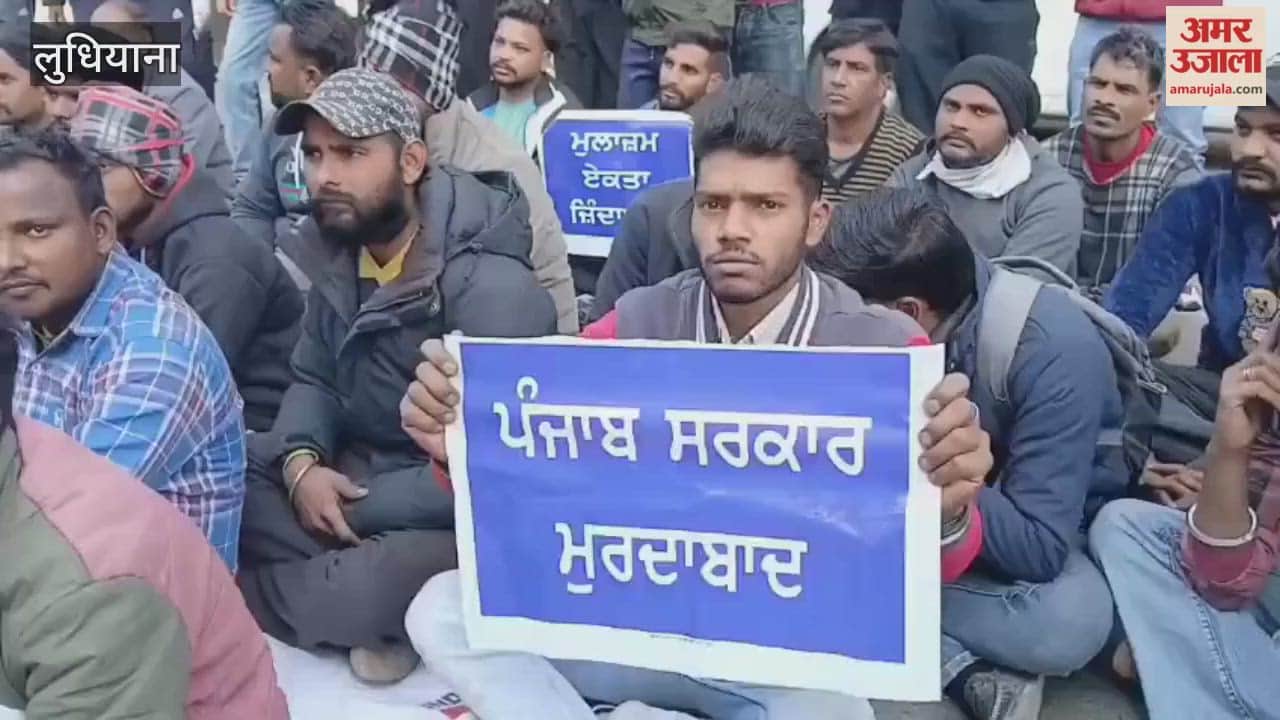 Ludhiana Municipal Corporation employees stage protest outside Mayor House over their demands
