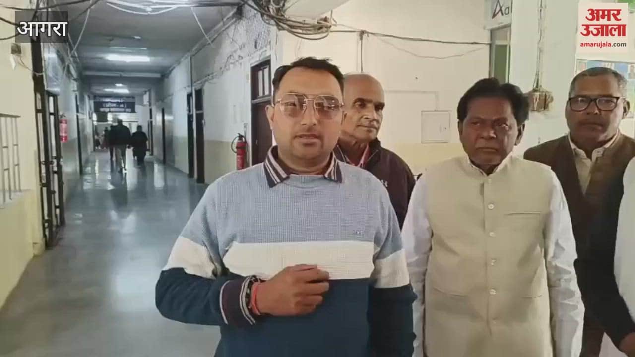 Municipal Corporation employees stage protest in Agra