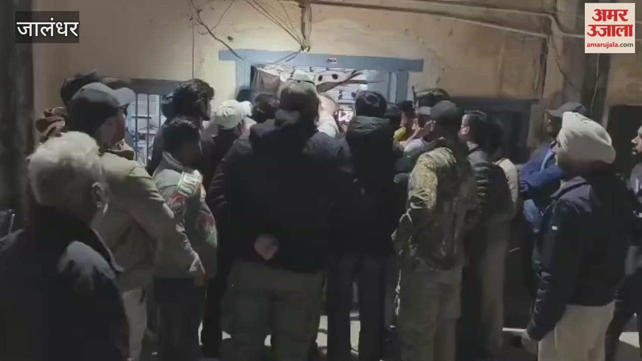 Chaos erupts at Maksooda police station amidst district council elections