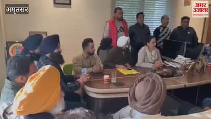 Navjot Kaur Sidhu holds meeting with councillors at home, announces her stay in the party