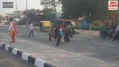 Children are facing difficulties crossing the road
