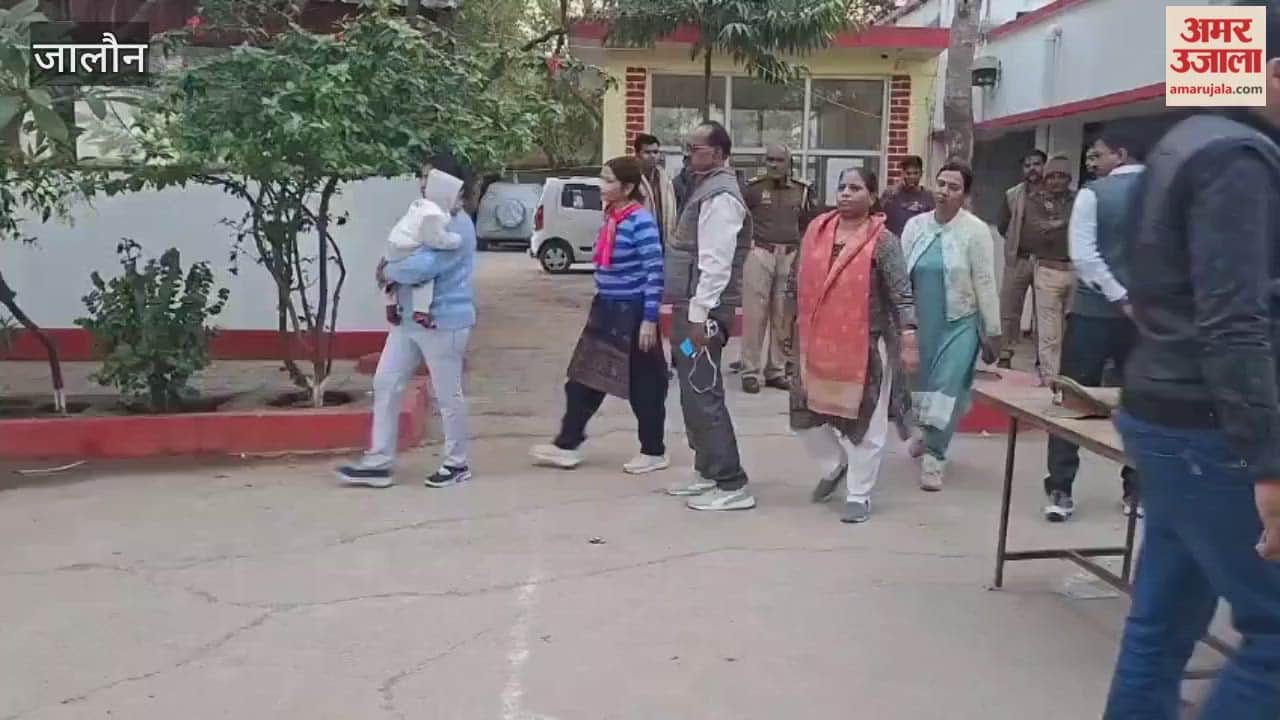 Jalaun: BDO posted in Kadaura arrested red-handed for accepting a bribe of Rs 1 lakh