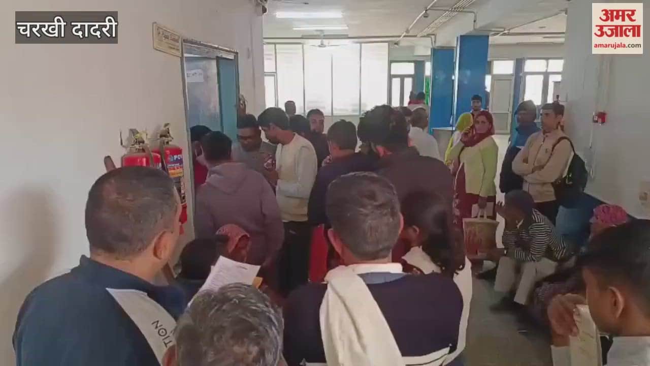 After the strike in Charkhi-Dadri, a crowd of patients gathered for treatment.
