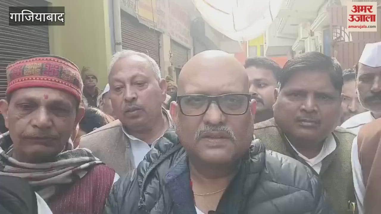 UP Congress State President meets the victims family of jeweler murder in modinagar