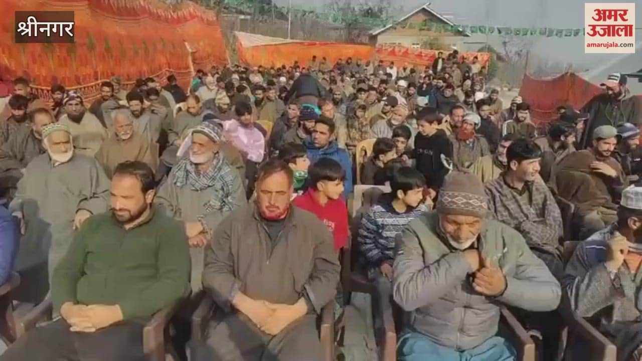 The Peoples Democratic Party (PDP) today organised a workers meeting in Kralpora Gadeepora, Tehsil Keller.