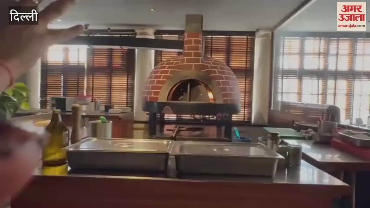 Preparations on occasion of Christmas and New Year in Delhi