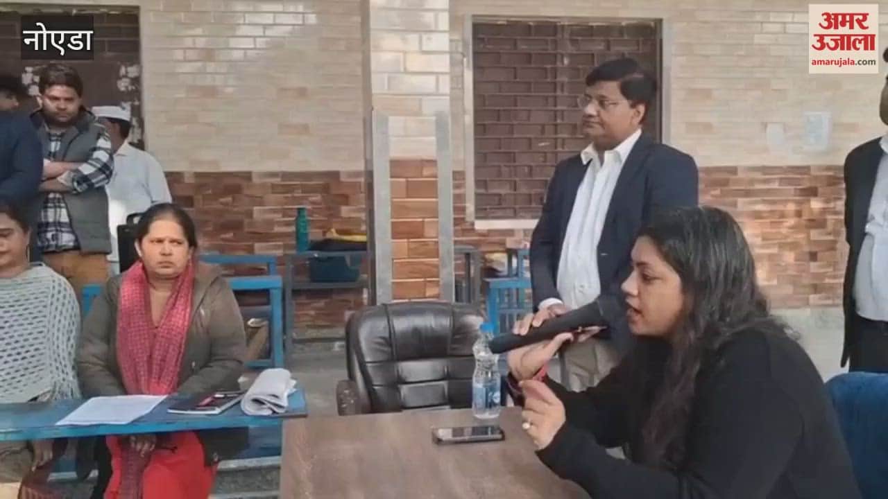 District Magistrate Medha Rupam inspected booths in Greater Noida