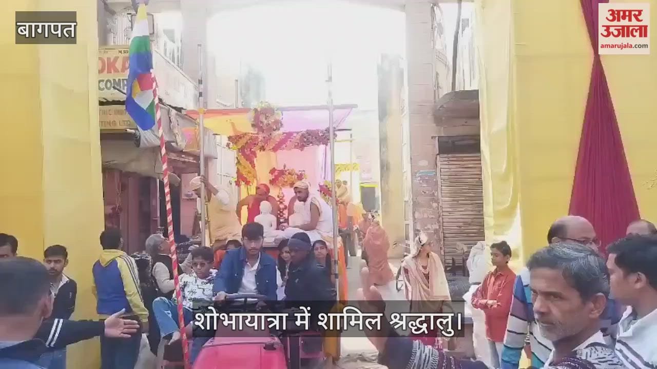 At the conclusion of the Panchkalyanak festival, a procession was taken out with band players, devotees participated.