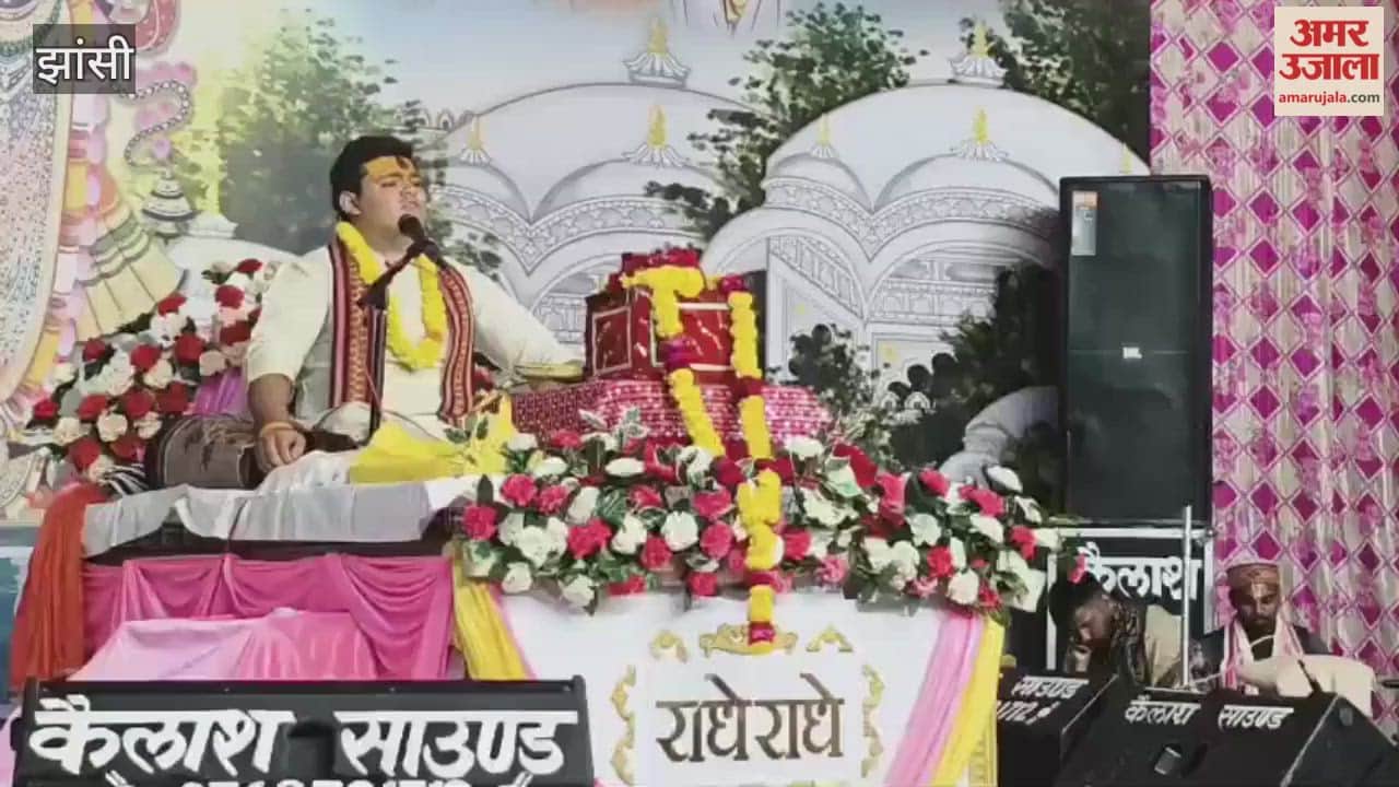 The narrator of the Bhagwat Katha in Jhansi's Mehndi Bagh said - If you want to become the best, then behave well.