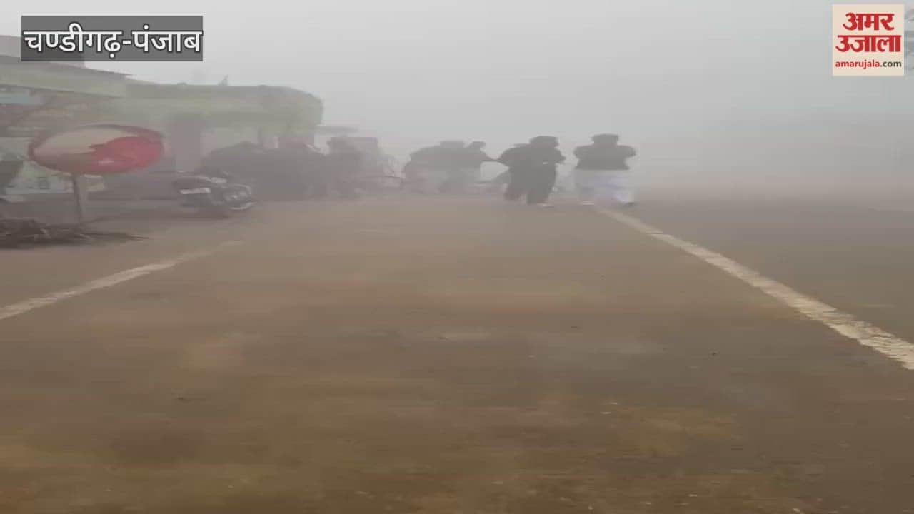 People arrived to cast their votes amidst dense fog in Bathinda district