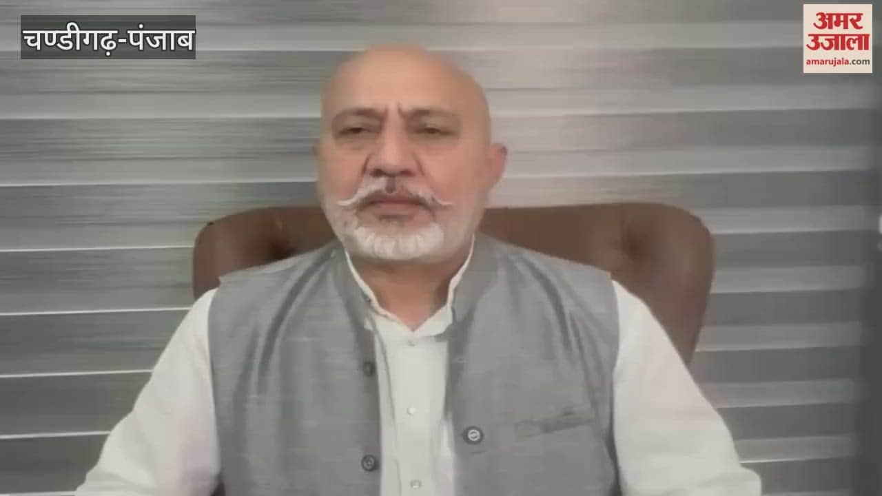 An AAP MLA in Batala intercepted a vehicle loaded with liquor.