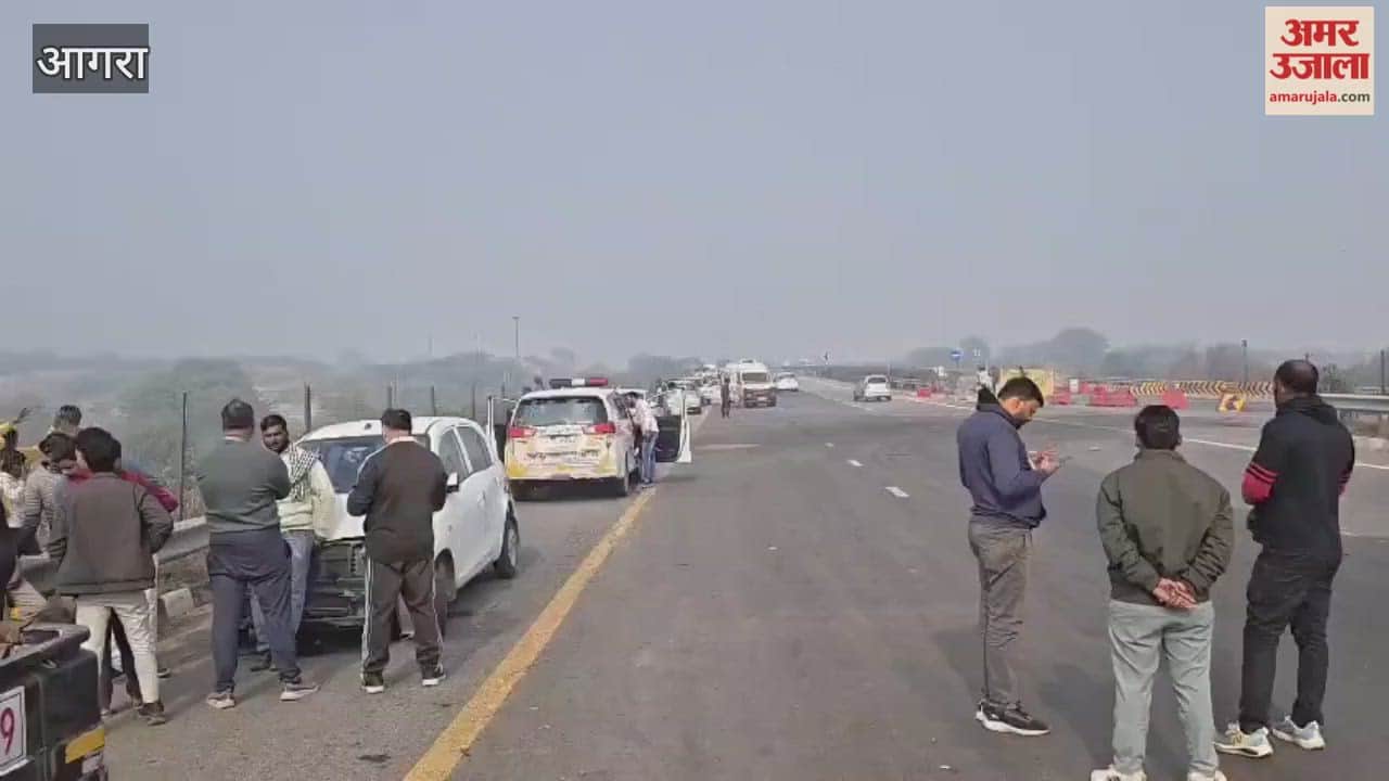 10 vehicles collided on Agra-Lucknow Expressway on due to fog