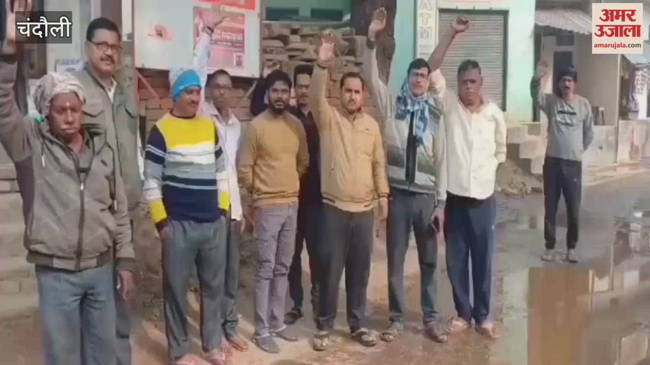 Waterlogging in Tanda Kala market sparks outrage villagers stage protest