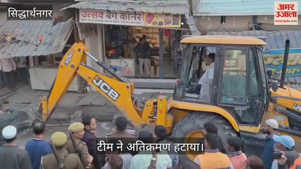 On the third day, encroachments were removed through a campaign, tin sheds were removed.