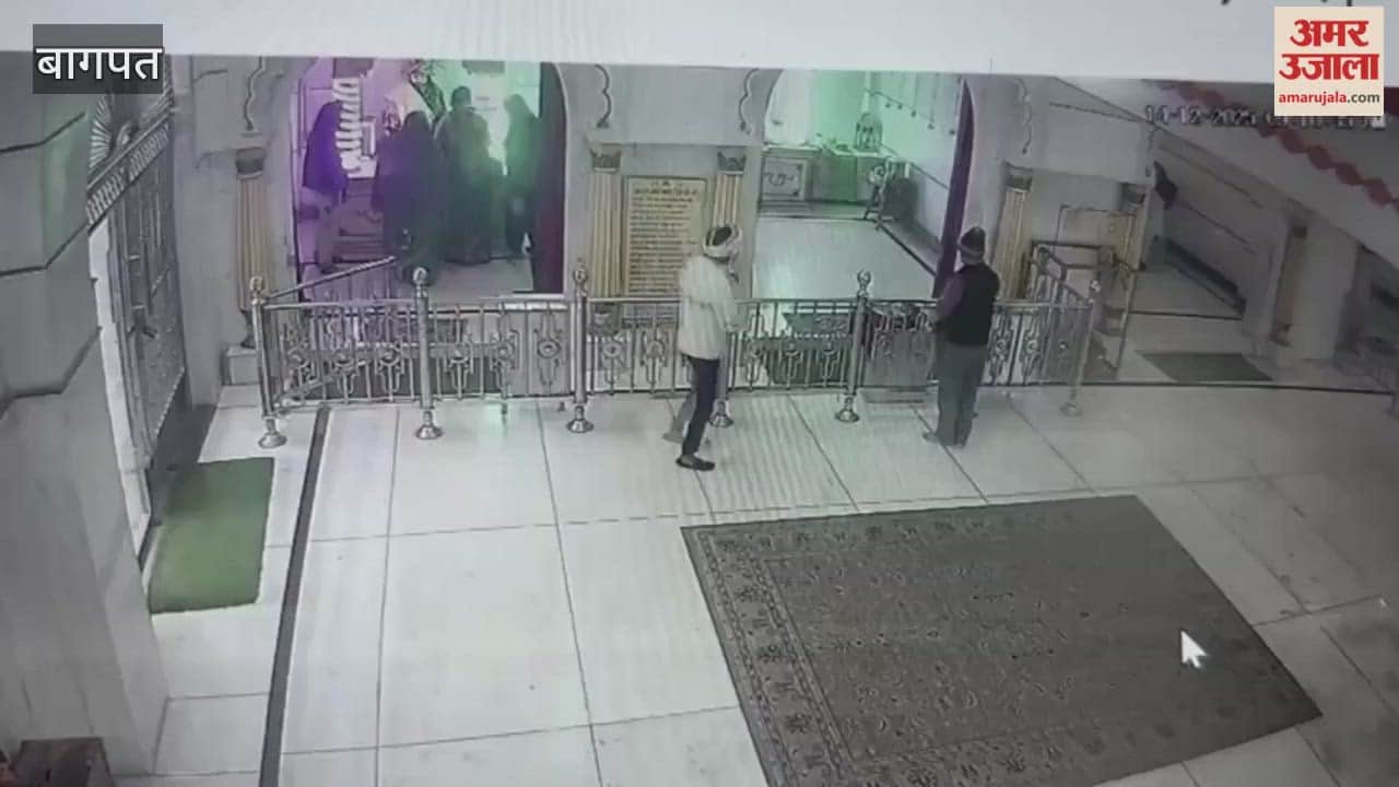 Baghpat: Thousands of cash stolen from Baba Kali Singh temple, captured in CCTV