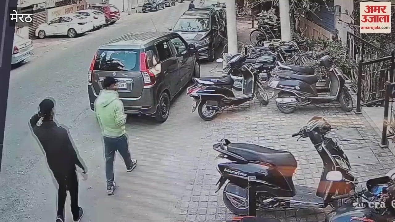 Scooty stolen from outside bakery, two youths caught on CCTV stealing the scooter