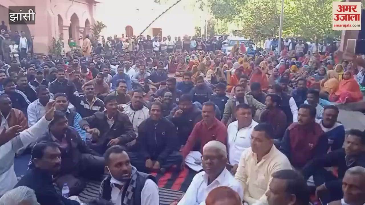 Angry sanitation workers protest against pending demands at Jhansi Municipal Corporation