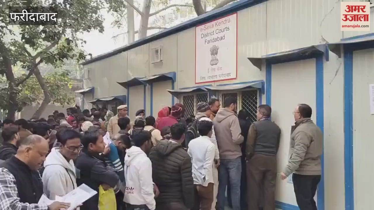 Crowd gathered in Sector 12 Court for Faridabad Lok Adalat to pay challan
